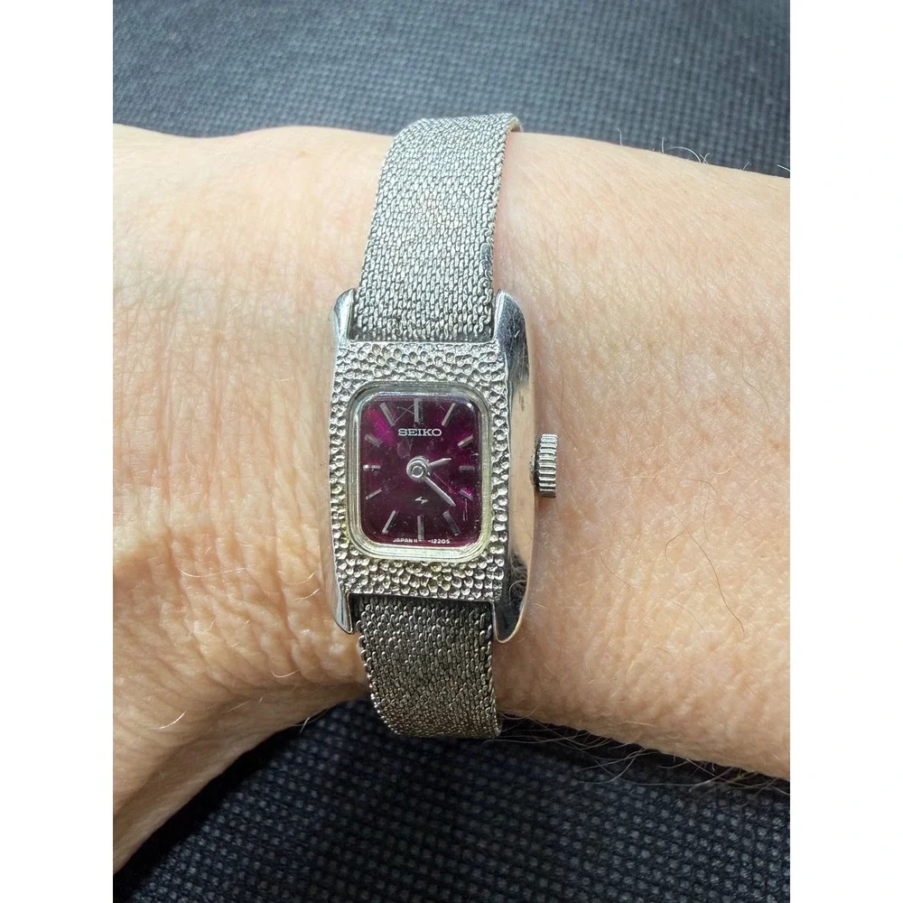Vintage Seiko Manual Wind Watch Magenta Dial Silver Mesh Bracelet 11-3409